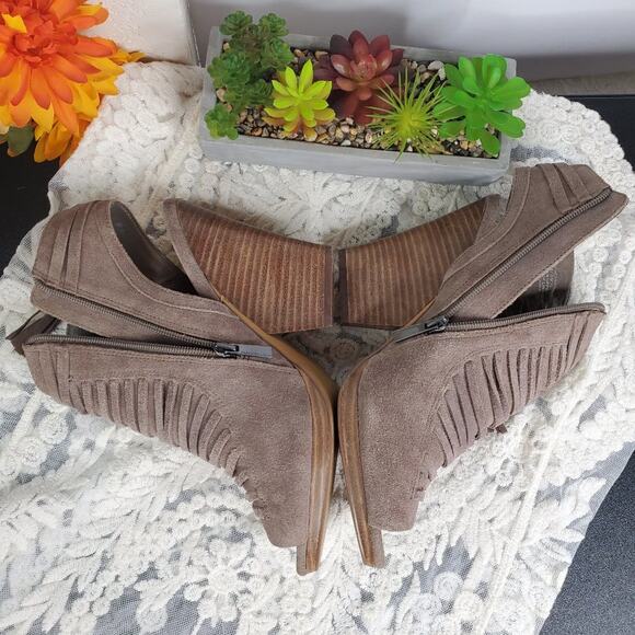 Vince Camuto Janessa Peep Toe Booties size 9.5 - Picture 5 of 9